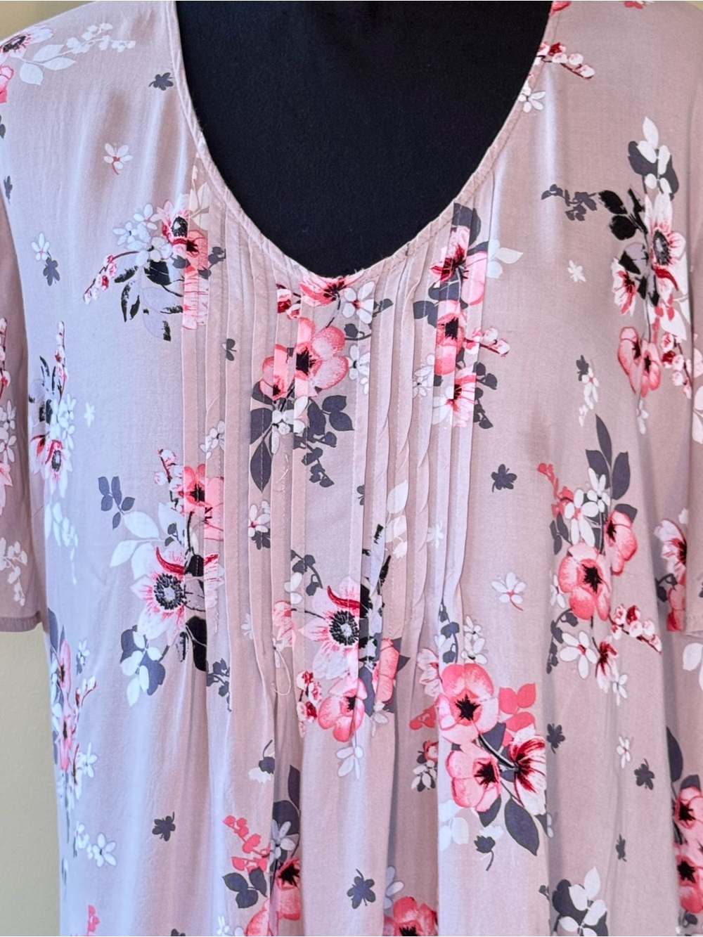 Torrid Floral Flutter Sleeve V-Neck Button Blouse Top Tan Pink Plus Size 3 - Picture 2 of 11